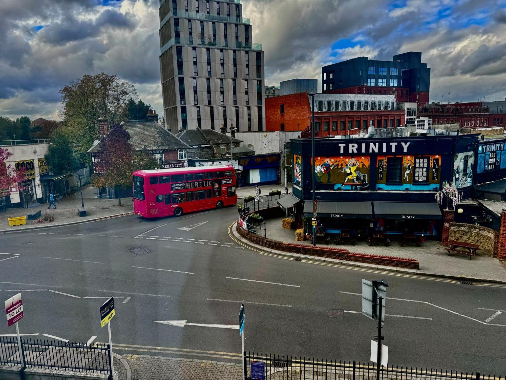 Luxury 2 Bed Entire Apartment-Near Tube & Shopping Centre Harrow Exteriör bild